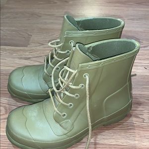 Green short hunter rain boots